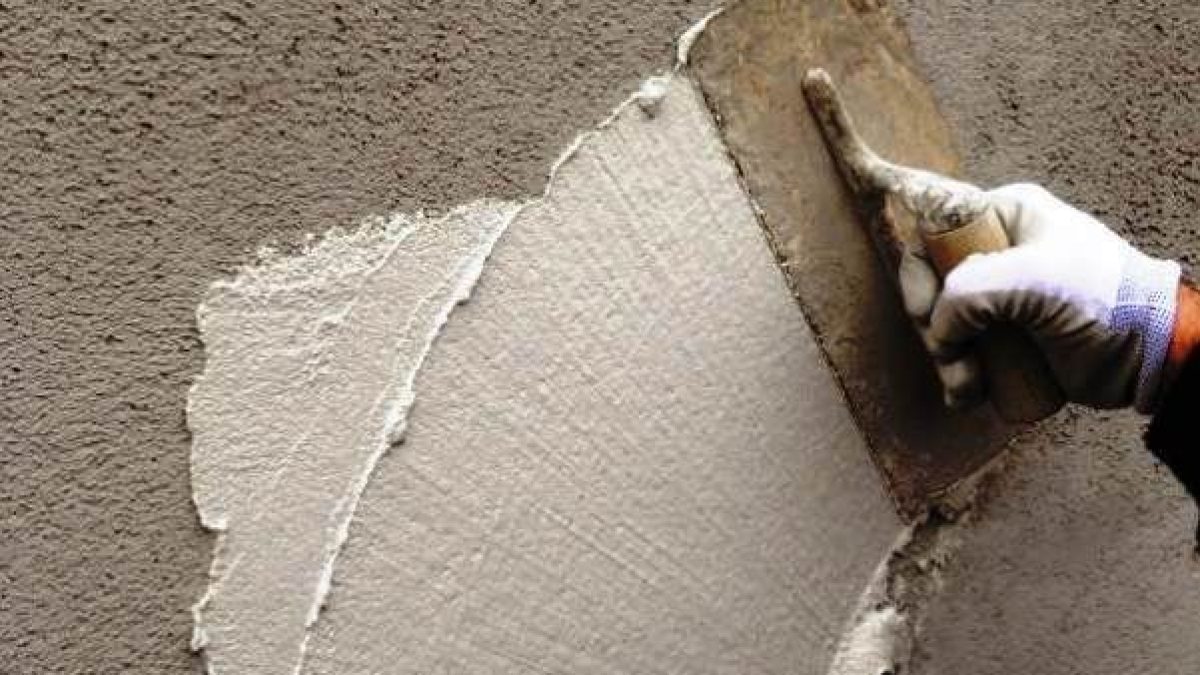 هل العزل الاسمنتي يرش بالماء؟