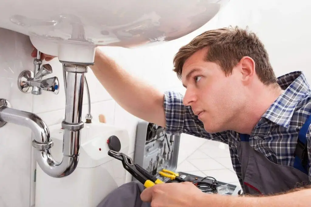 كشف تسربات المياه بالرس