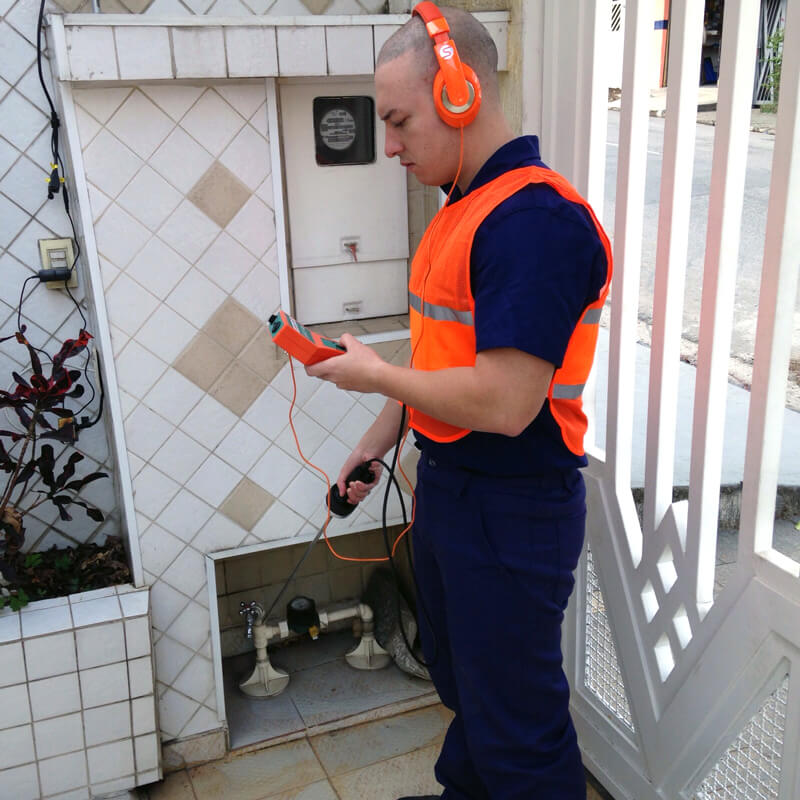 كشف تسربات المياه بالرس